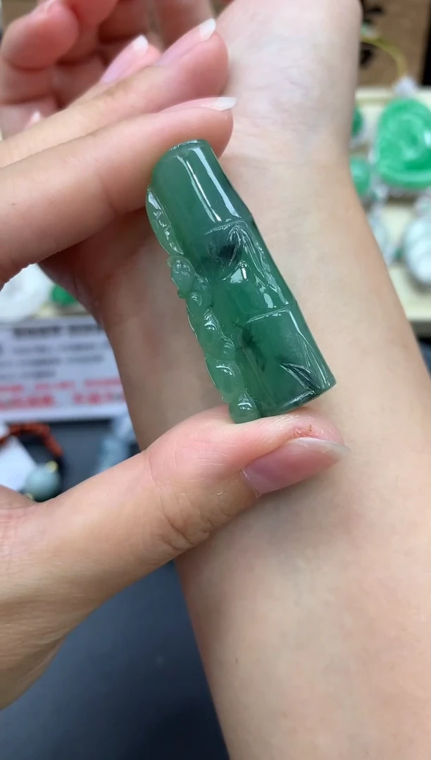 【闪购商品】翡翠颈饰未镶嵌16-多人