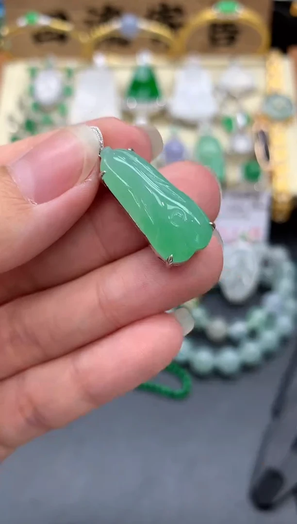 【闪购商品】翡翠颈饰18K金镶嵌152-多人