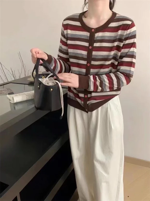 铱莎韩国百搭条纹针织衫