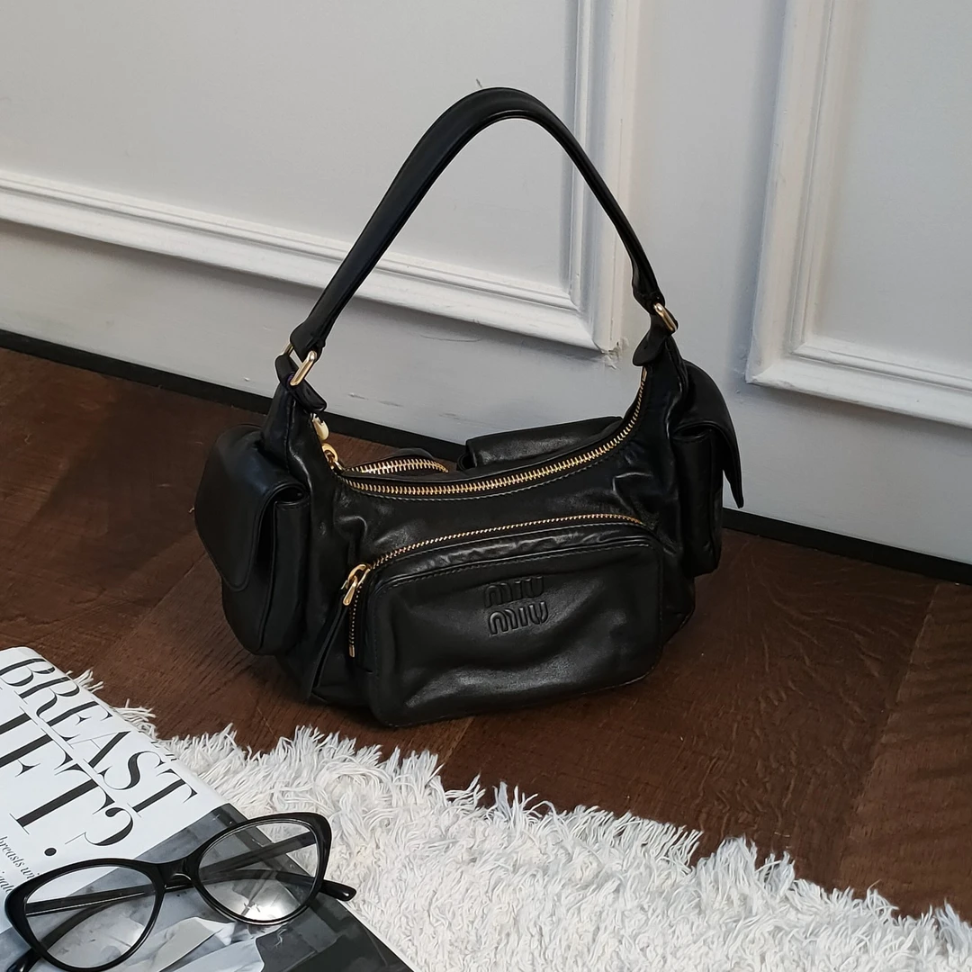 99新 MIU MIU/缪缪 Azul-MIUMIU 黑金羊皮机车hobo手提包 34687