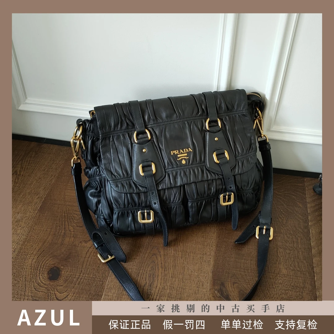 95新 Prada/普拉达 Azul-黑金羊皮邮差斜挎包 33063 时尚简约休闲