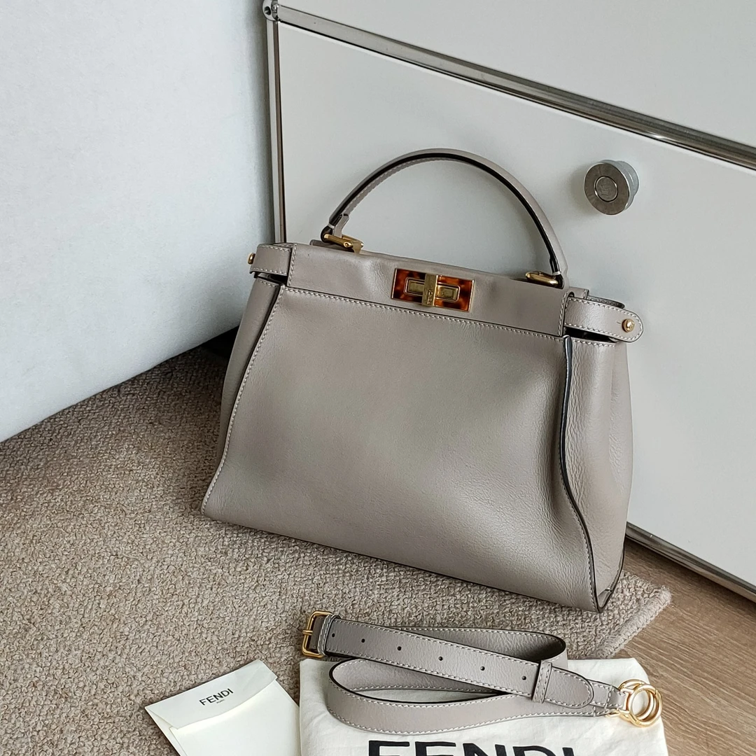 95新 FENDI/芬迪 Azul-大象灰玳瑁扣peekaboo中号手提单肩包32029