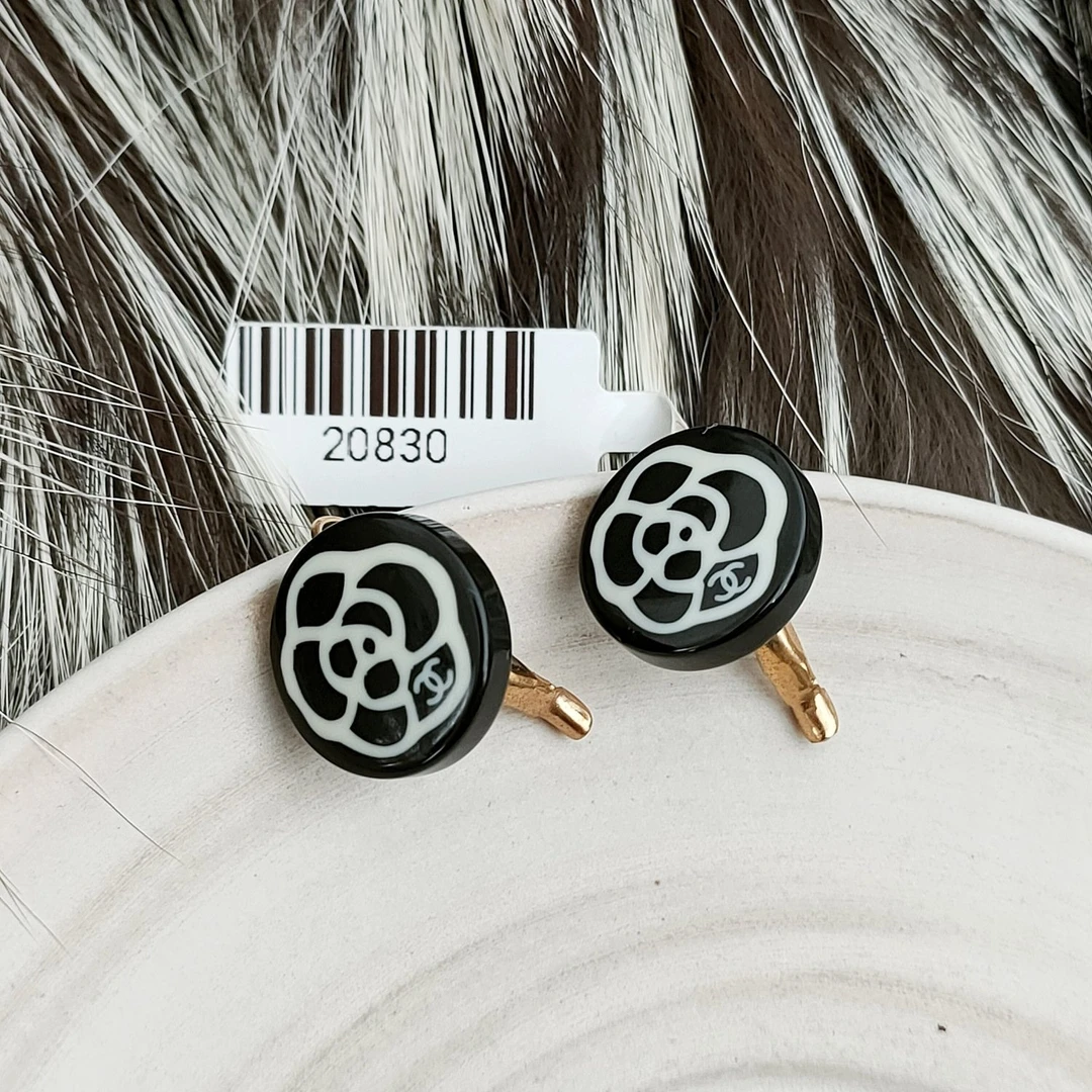 Azul-95新 Chanel/香奈儿  圆形亚克力山茶花双C耳钉20830