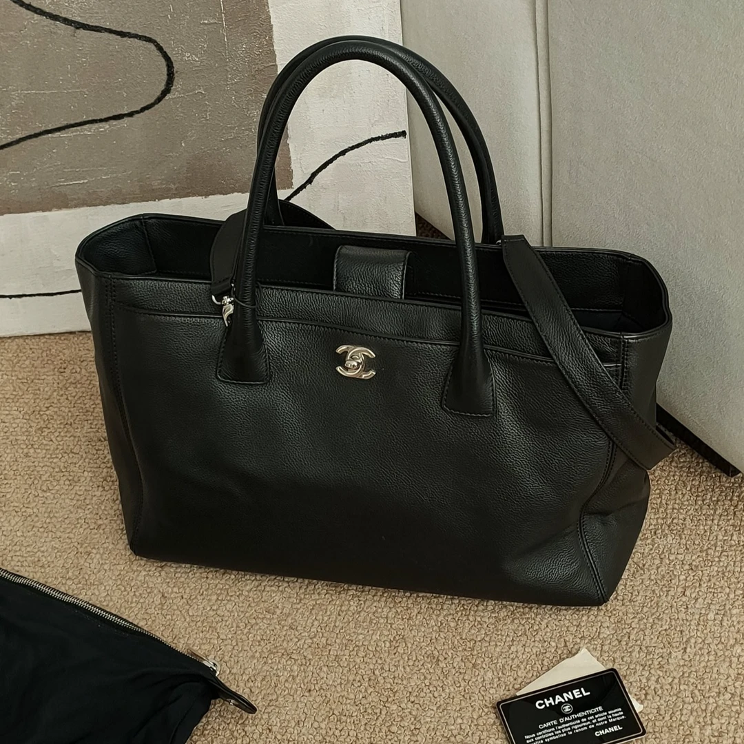 95新  Azul中古-Chanel 黑银牛皮cerf中号手提包24720