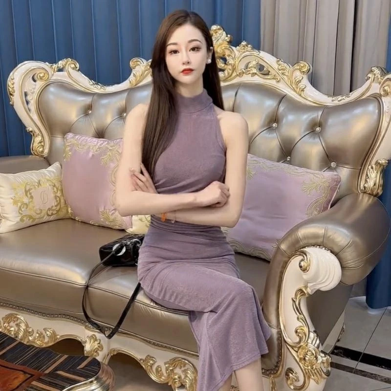 紫色挂脖连衣裙女春夏季2023新款气质收腰显瘦中长款包臀开叉裙子