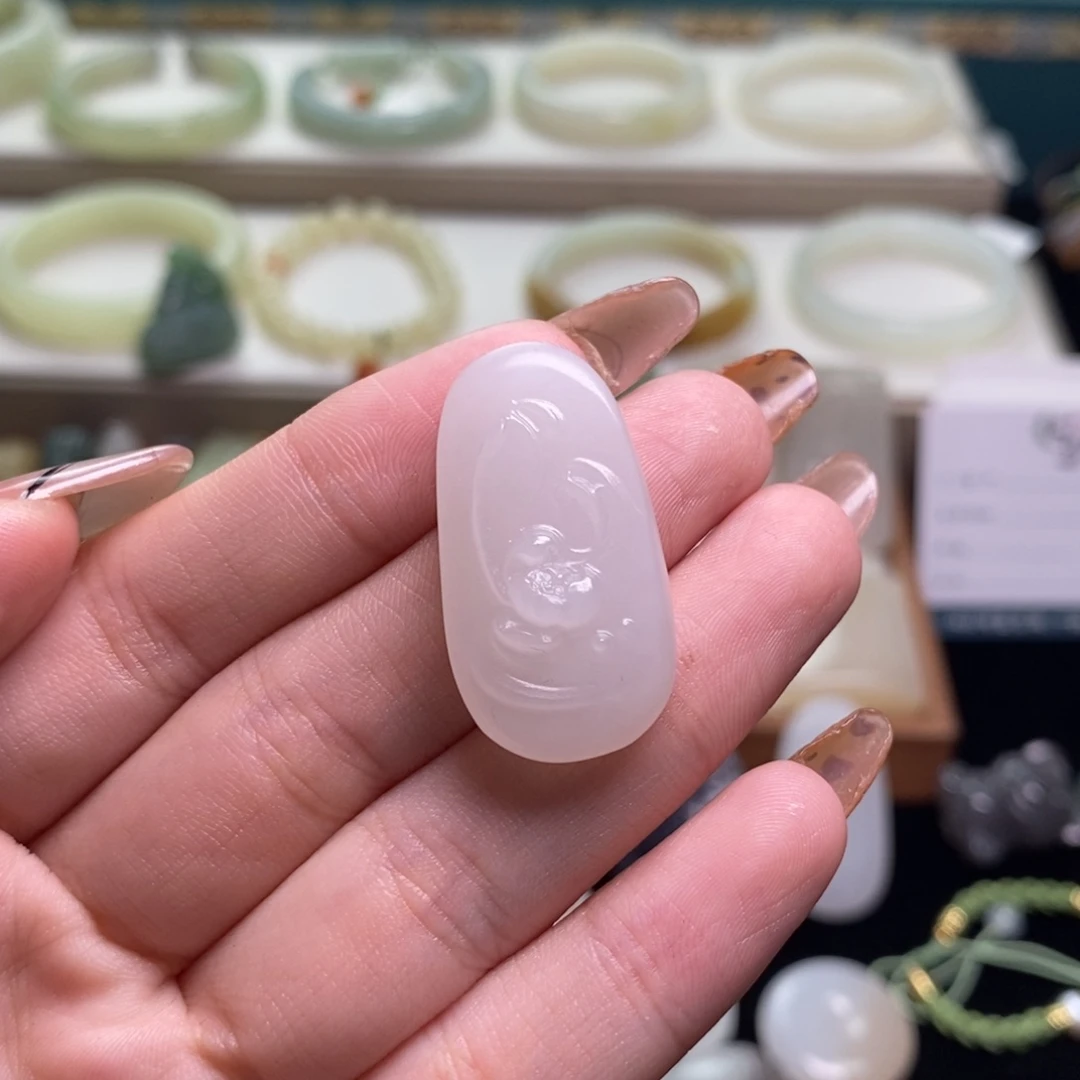 【闪购商品】和田玉青海白莲年有鱼未镶嵌