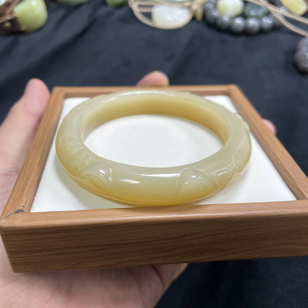 和田玉蜂蜜水猫猫镯