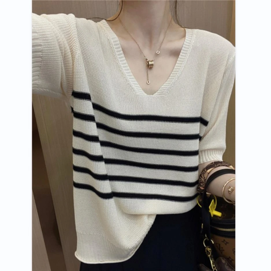2024年春季新款韩版宽松V领条纹针织衫时髦气质减龄短袖上衣