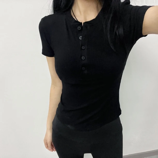 Hold Tight 鱼骨走线螺纹袖短袖半开领T恤不规则收腰高腰打底修身