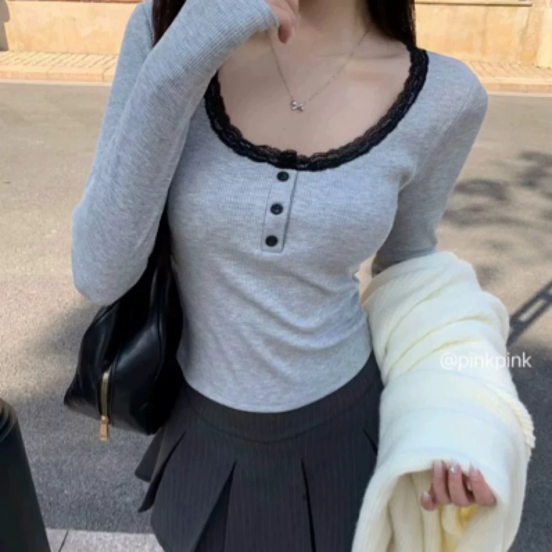 长袖蕾丝边T恤女秋季白色甜美保暖带胸垫秋款辣妹打底衫内搭上衣