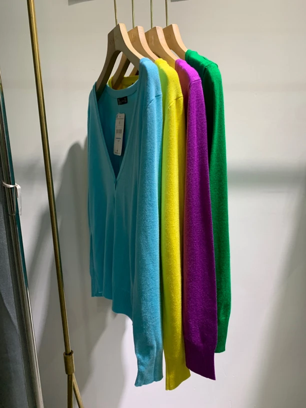 某高档商场专柜品牌毛衫清仓