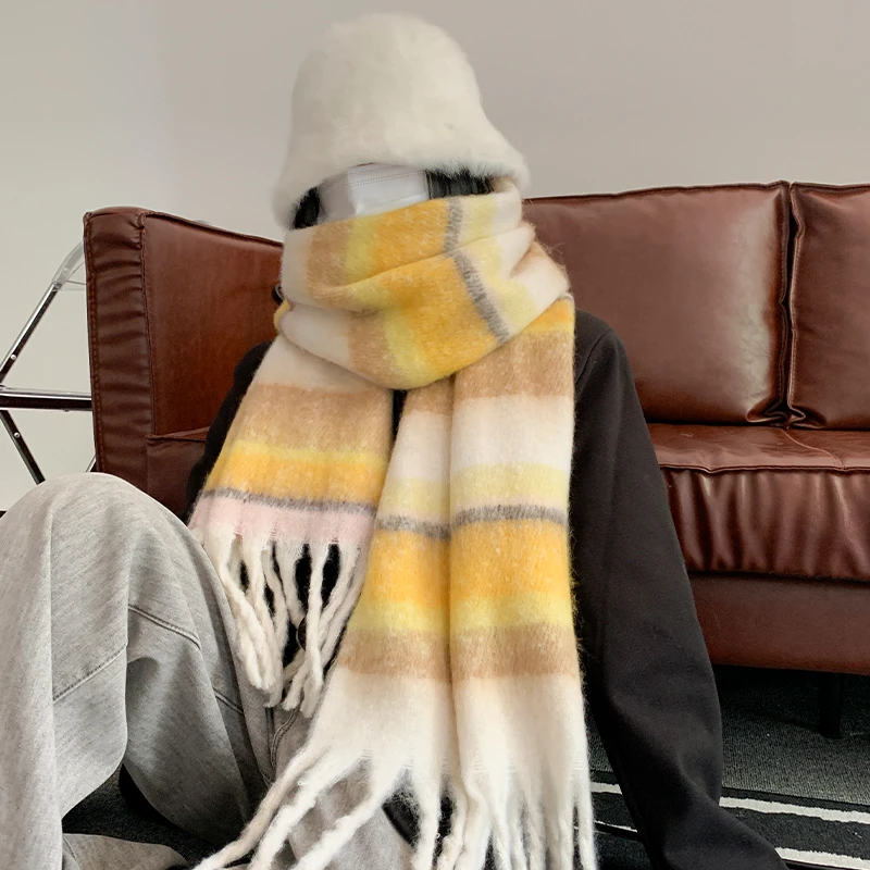 秋冬季高级感围巾女冬季毛绒保暖百搭披肩高颜值围脖送给女朋友