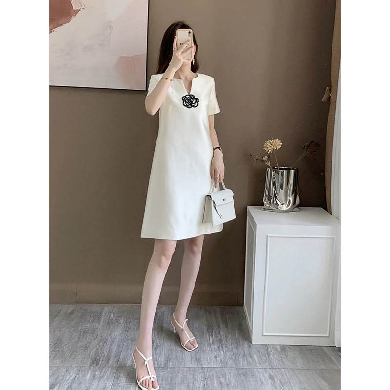 新款简约时尚花朵设计V字领优雅潮流遮肉显瘦连衣裙子5433