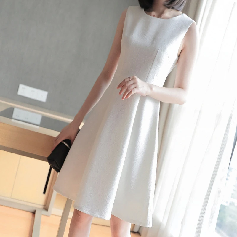 新款纯色圆领无袖连衣裙清新甜美设计感小众宽松显瘦中裙8608