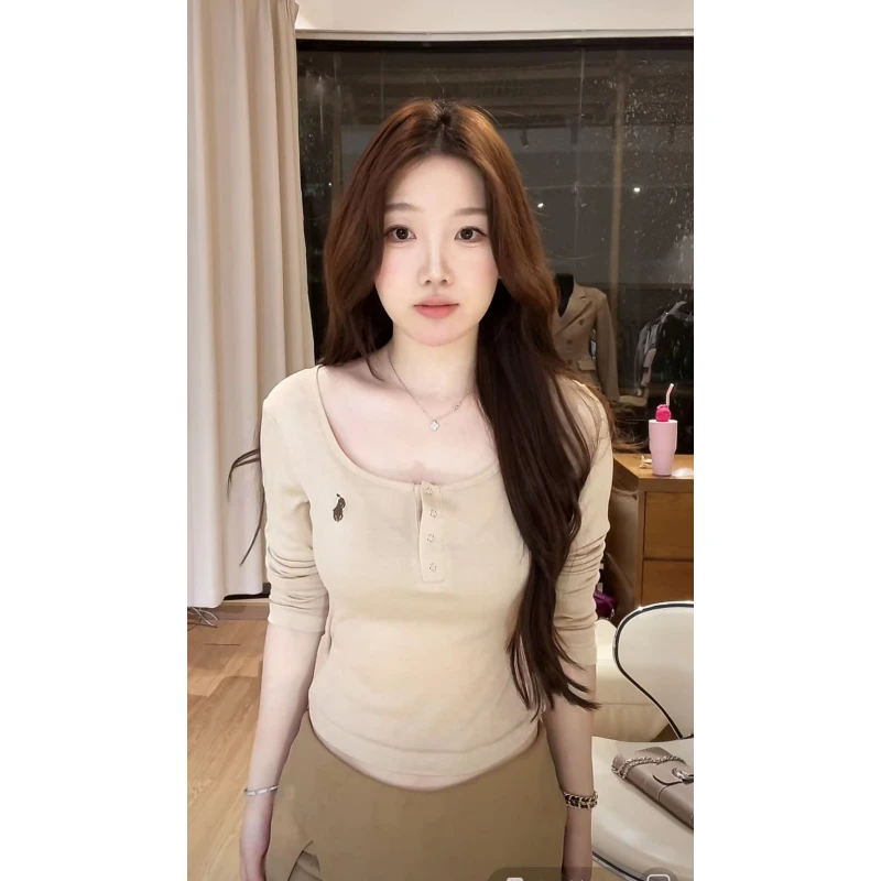 一只雪雪【琥珀焦糖】新款初秋气质刺绣纯欲设计薄款显瘦上衣