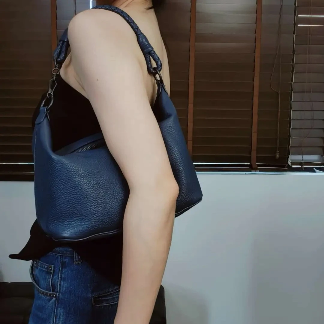 95新  Bottega Veneta 葆蝶家中古墨蓝色腋下单肩包