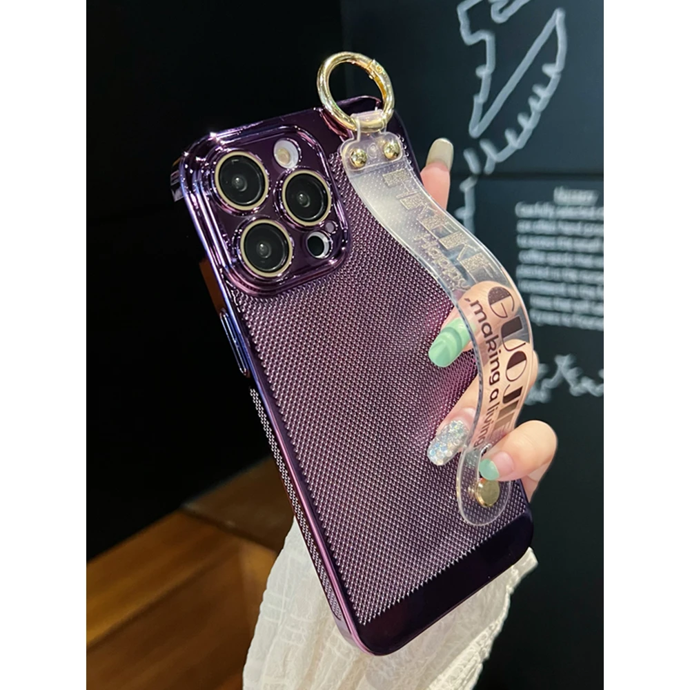 自带镜头膜苹果15手机壳电镀网孔散热iPhone14腕带13斜挎挂绳12女