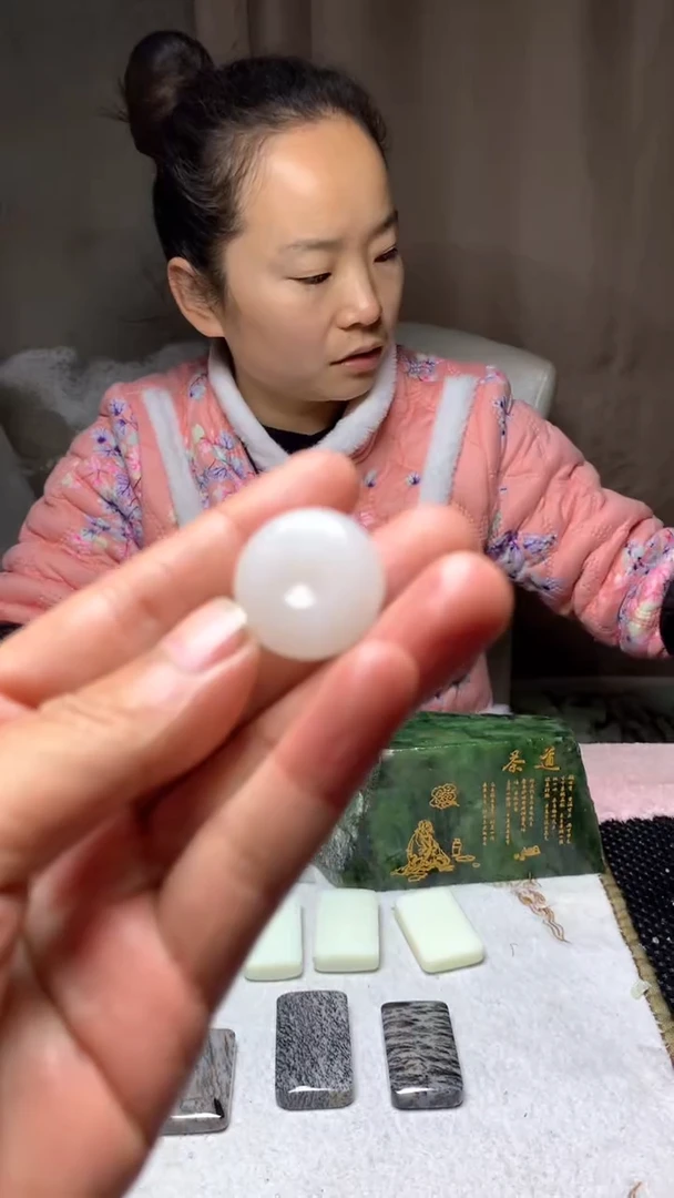 【闪购商品】石英质玉颈饰未镶嵌多样性发货拍一发一