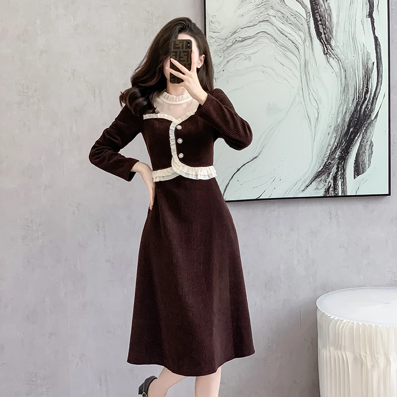 2023秋冬季新款小香风圆领网纱荷叶边遮肉显瘦灯芯绒中长款连衣裙