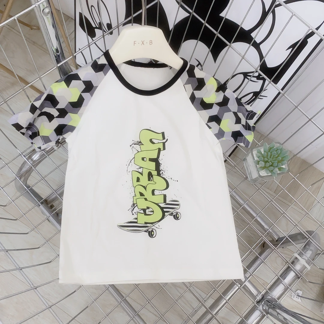 240男童滑板车短袖