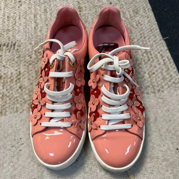 90新 LouisVuitton/路易威登 粉白拼色小花漆皮运动板鞋鞋 35码