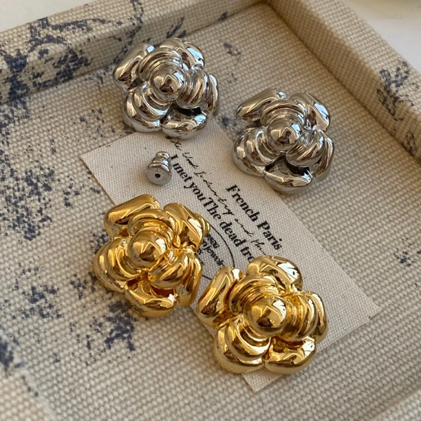 黄铜耳饰 山茶花时髦精花朵耳环设计感小众金色百搭简约耳钉秋冬