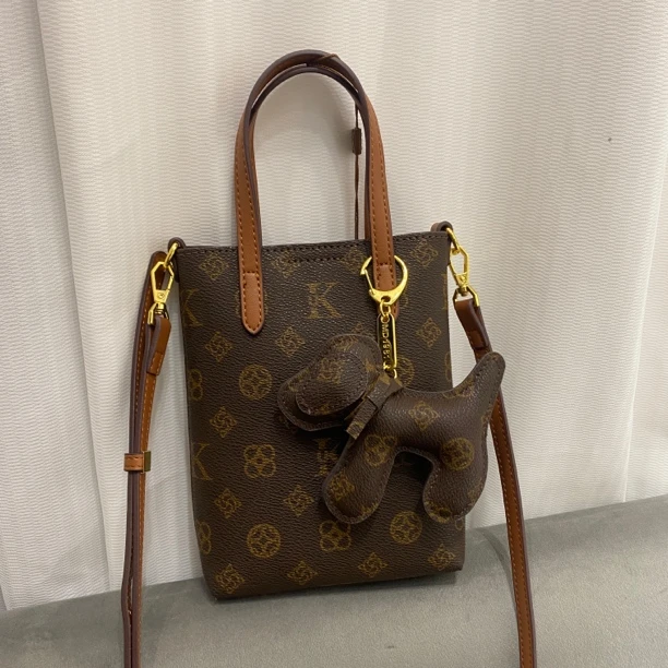 轻奢新款小款公文托特手机包单肩斜挎百搭时尚休闲网红轻奢女士范