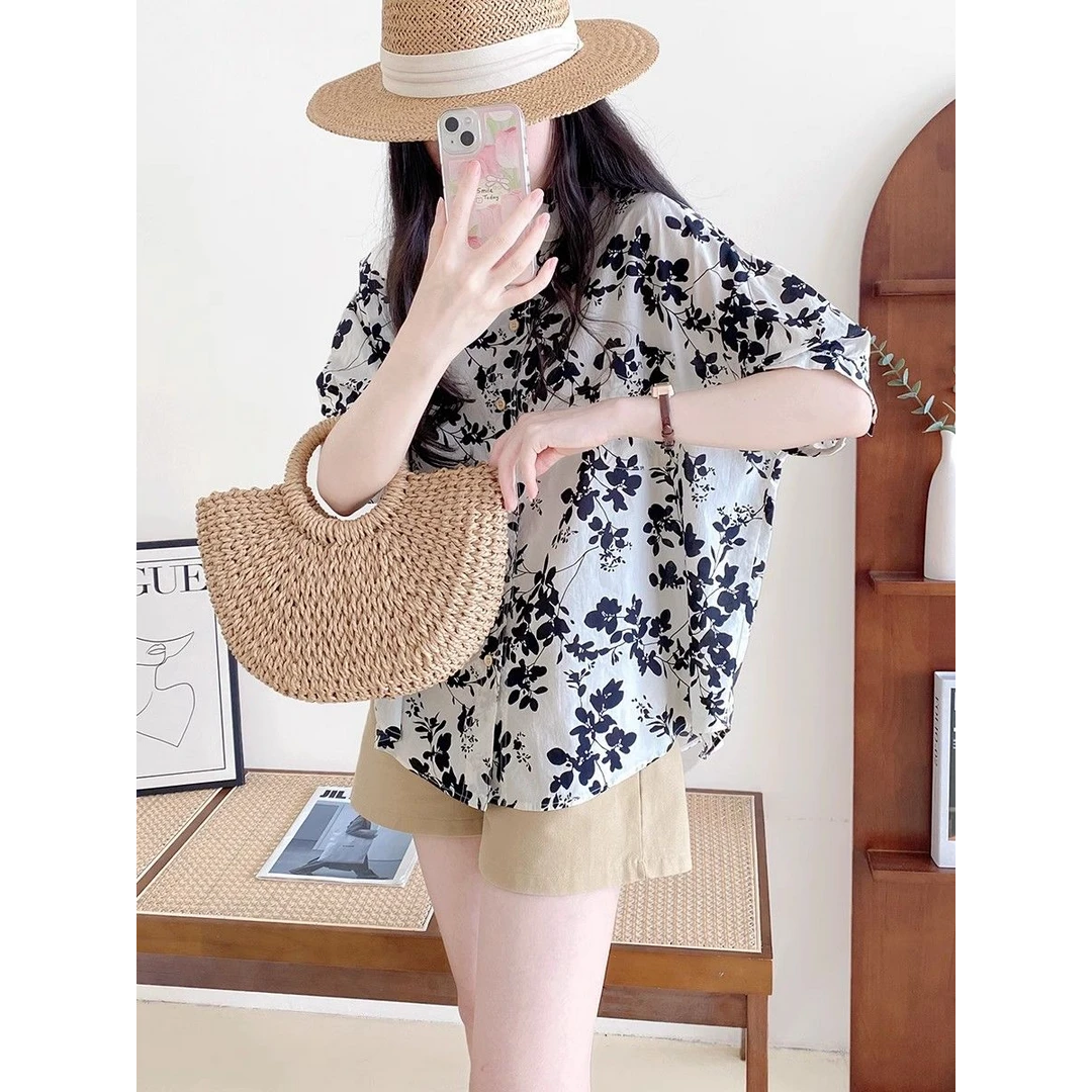 娃娃领衬衫女夏款2025年新款通勤韩版宽松树叶印花棉质中袖上衣