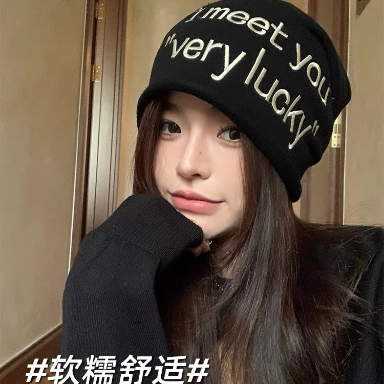 【大版字母堆堆帽】搭配加分～大版单层卷边字母堆堆帽时髦冷帽