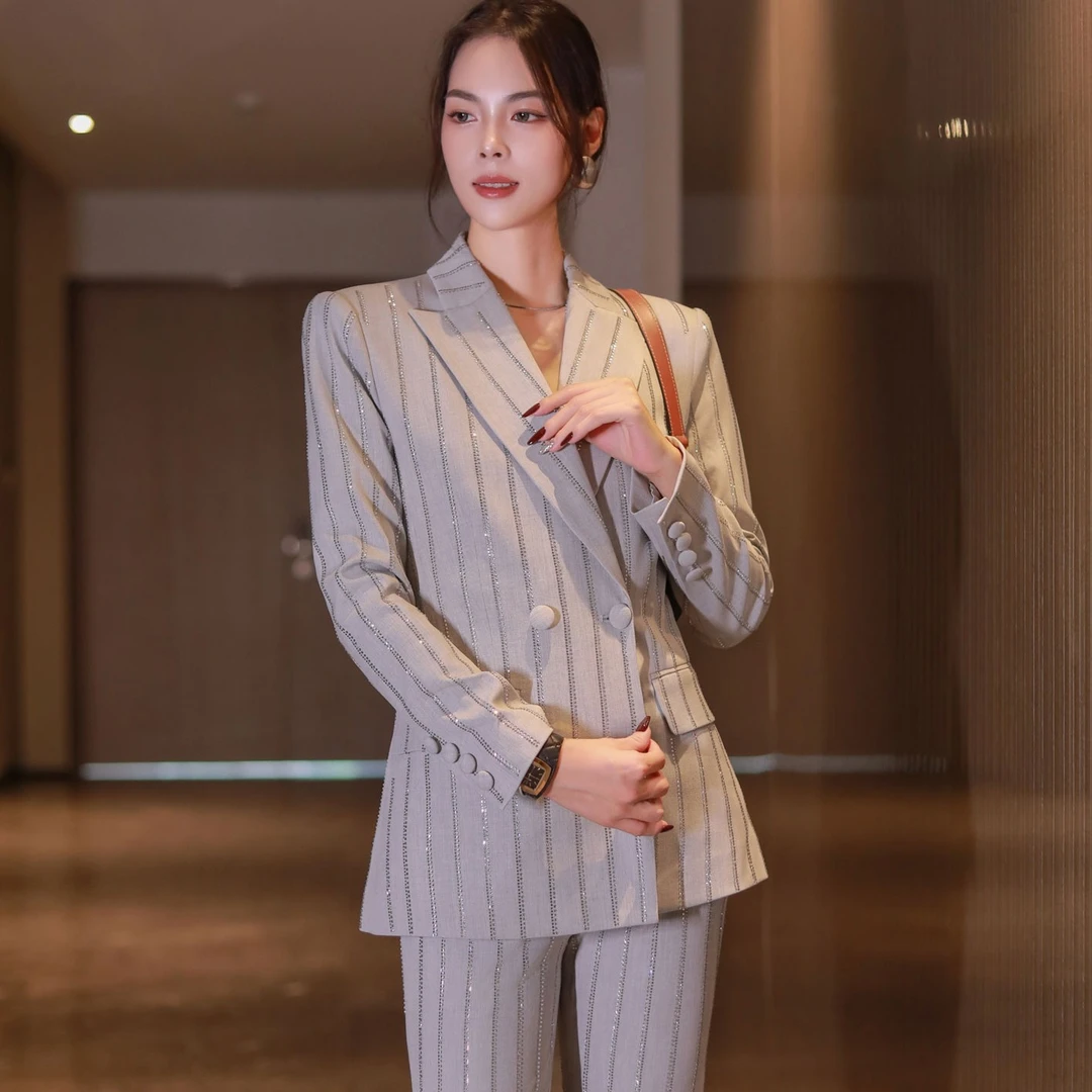 ZEROYK高级感职业装气场强大女总裁气质重工烫钻西装微喇裤两件套