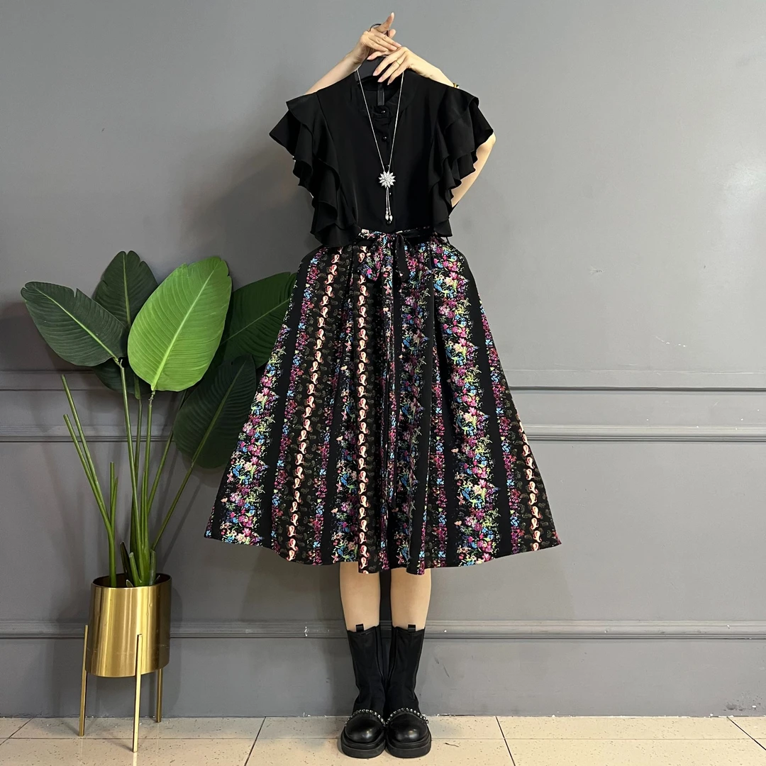 2024新时尚复古图案木耳花边袖子设计款 大码女装显瘦气质连衣裙