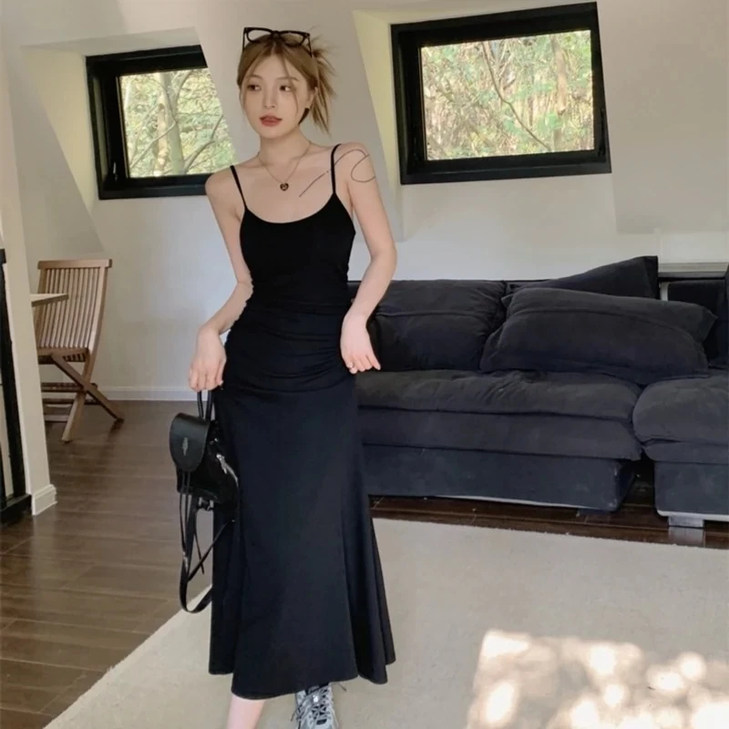 法式修身吊带连衣裙夏季新款大裙摆显瘦气质长款裙子高腰黑色性感