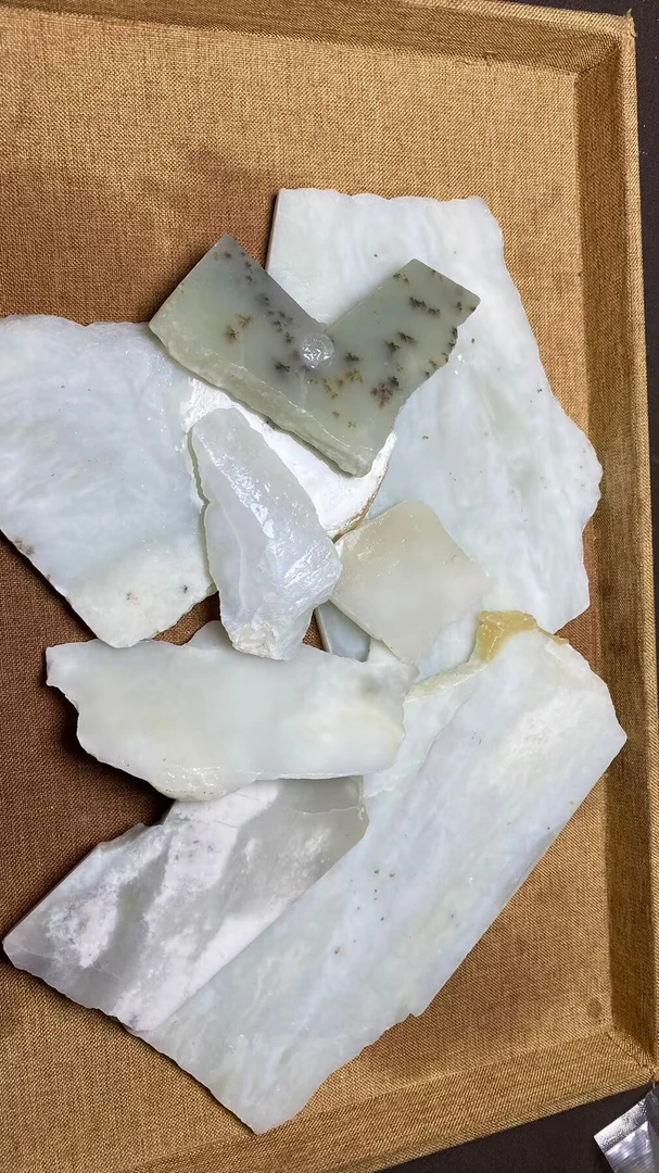 《海悦珠宝》和田玉练手边角料，青海料，俄料碧玉。（工厂直销）工艺