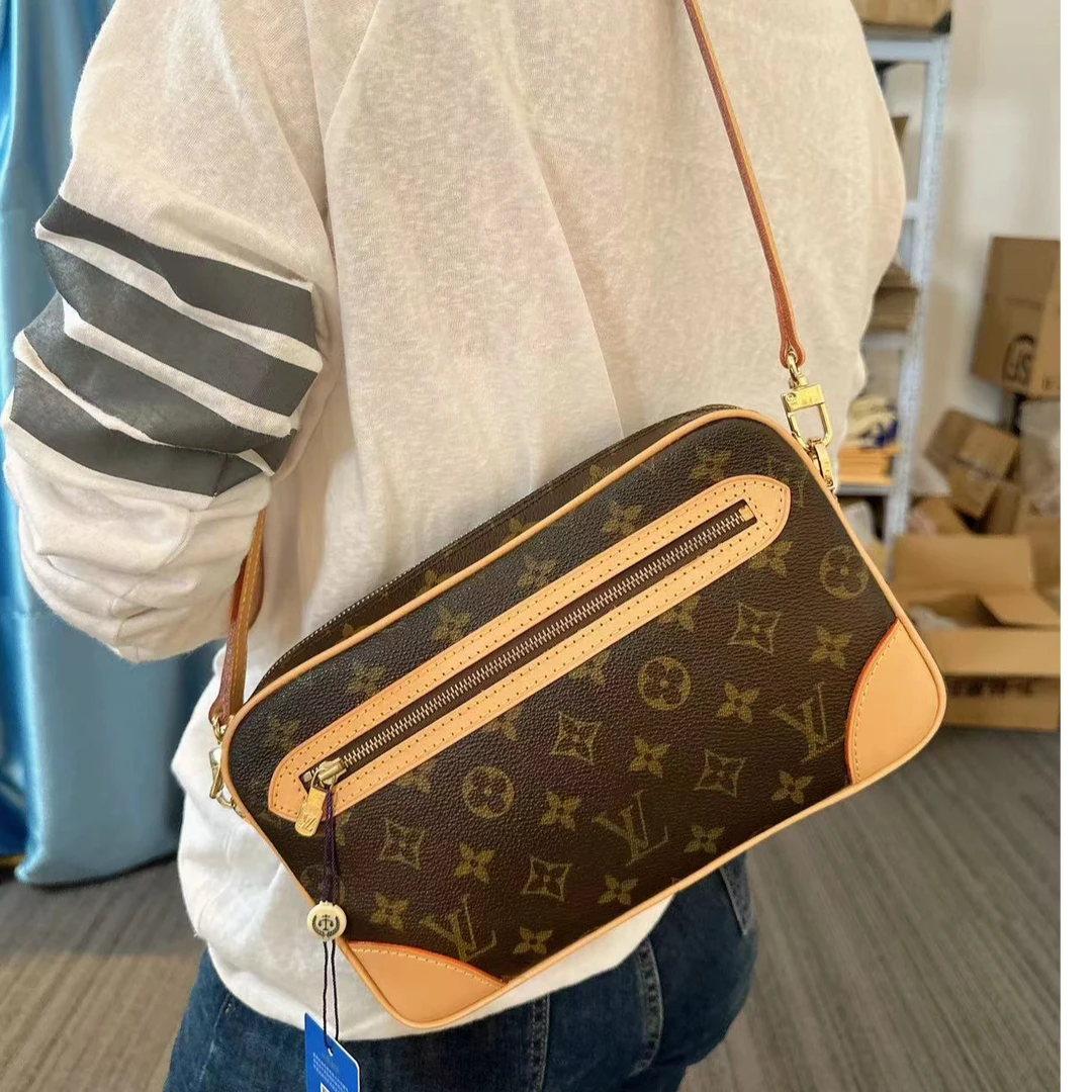 修复品 LouisVuitton/路易威登 26开口笑相机送肩带换植柔革