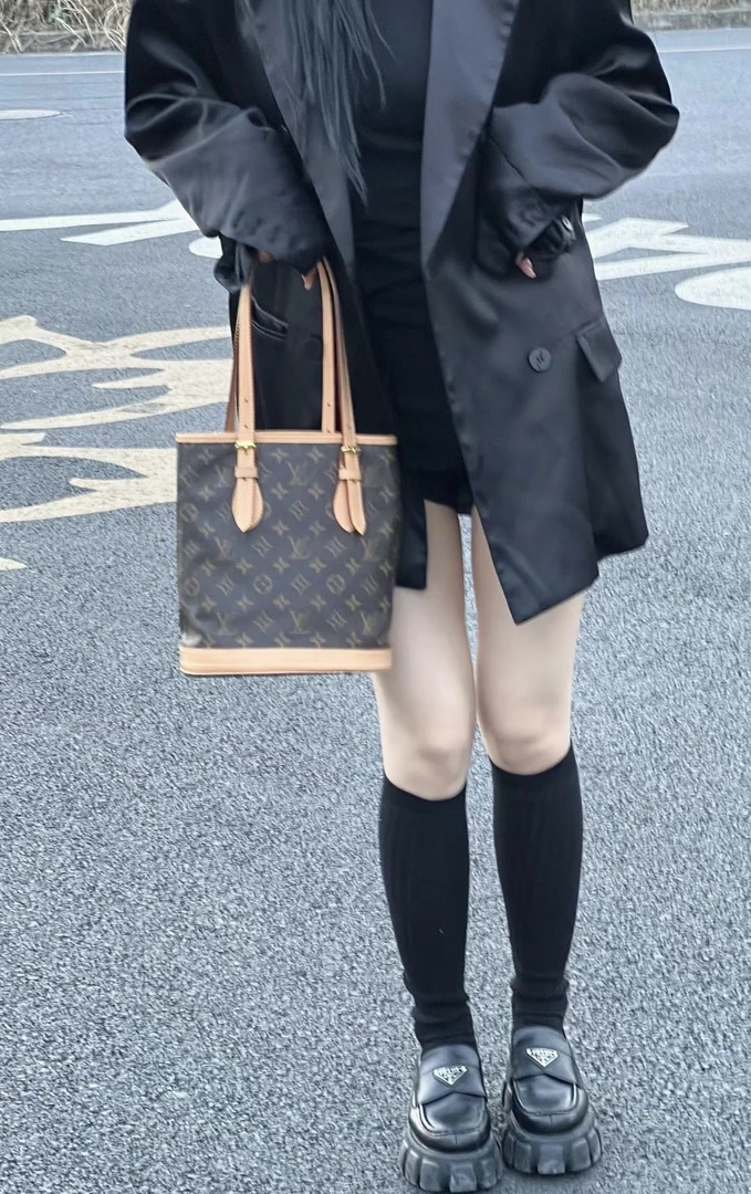 修复品LouisVuitton/路易威登小水桶斜挎包戒指单肩包换新植鞣革