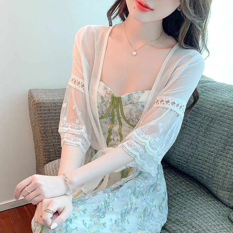 超仙洋气蕾丝披肩女外搭防晒开衫夏季薄款气质高级感盘扣短款外套