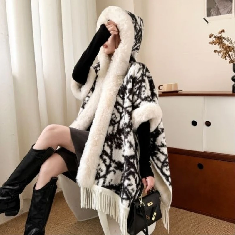 2024新款披风外套冬时尚加厚流苏连帽毛领披肩针织中长款大衣秋冬