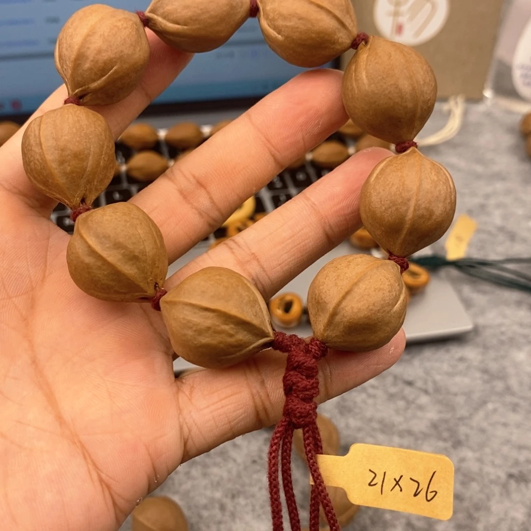 橄榄核核雕2126鲨鱼背