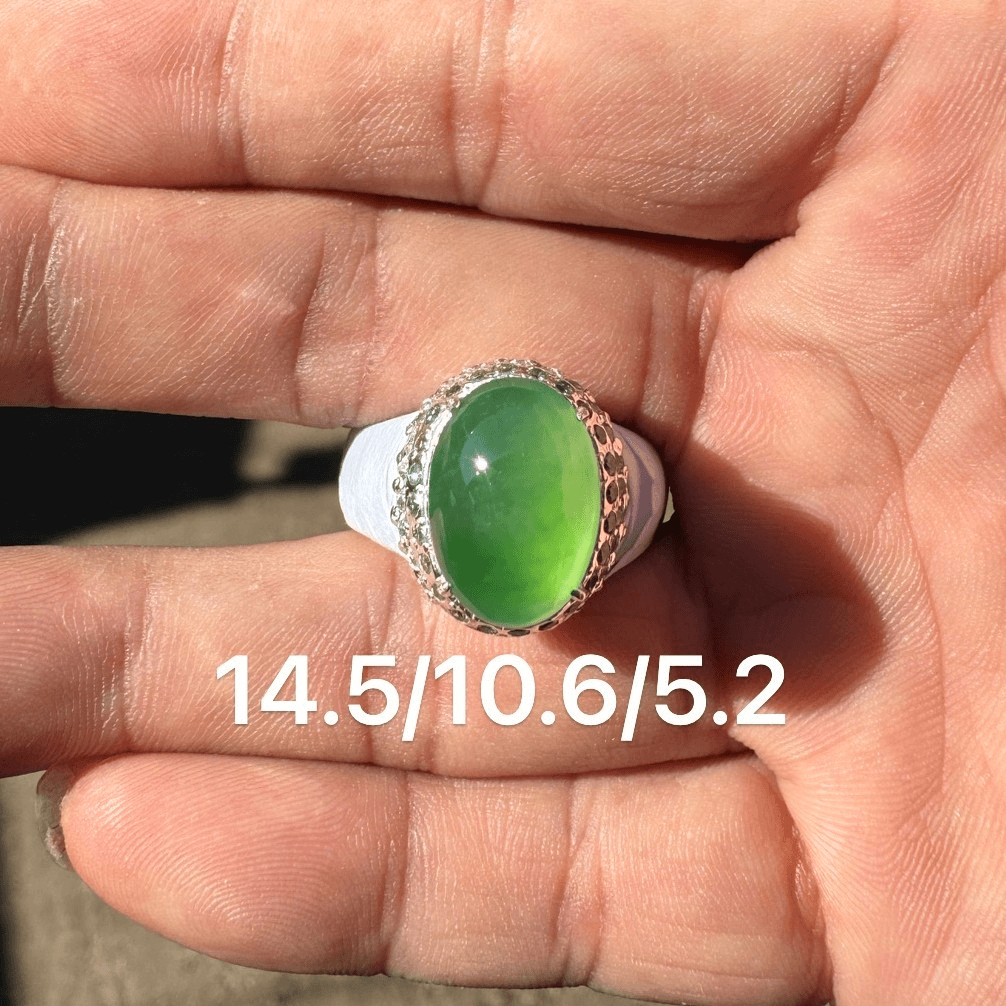 1221(小哪吒在源头)冰种翡翠木那晴绿底戒面饱满肉细无裂M160