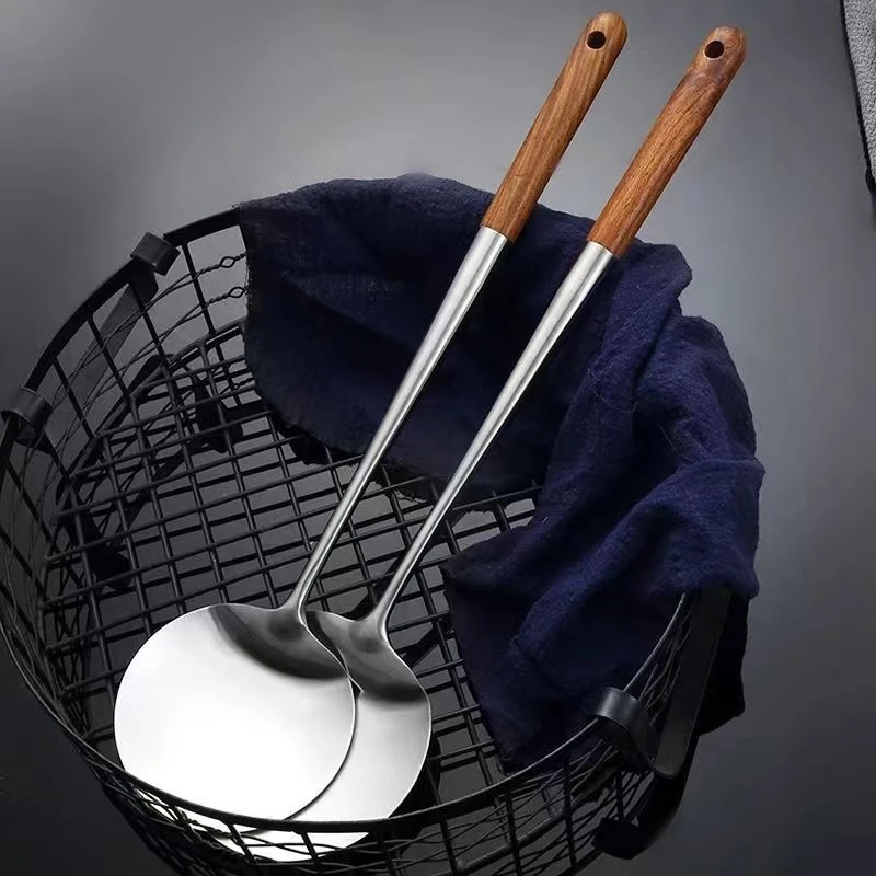 加厚不锈钢炒勺厨师专用木柄把炒菜勺子家用加长不锈钢天鹅叉子桶