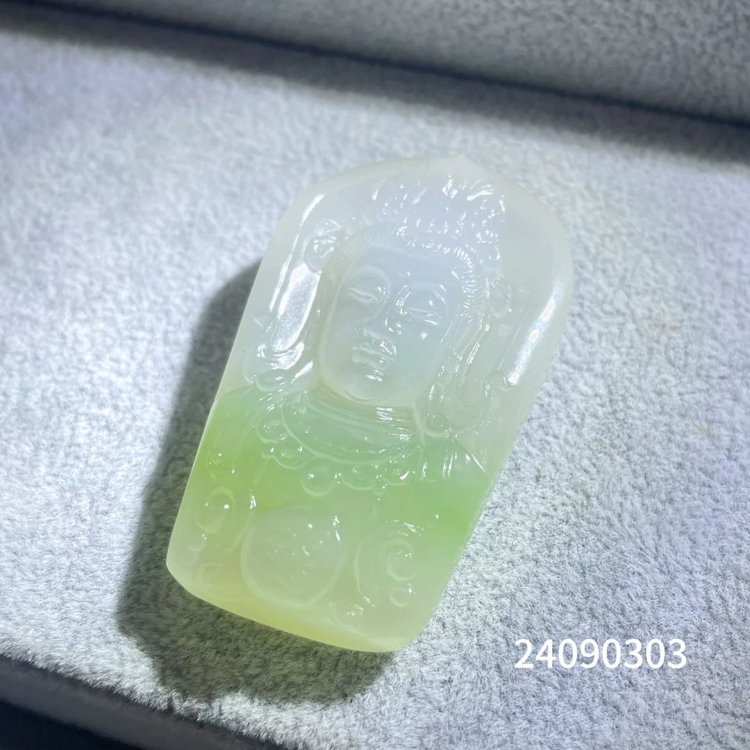 和田玉翠青观音牌挂坠