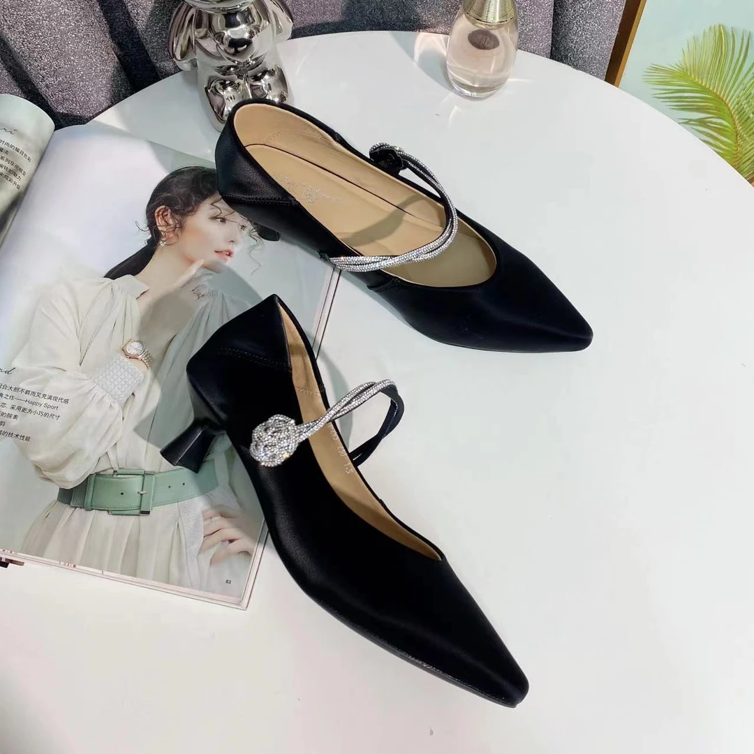 CL7919 黑色 气质百搭时尚舒适尖头低跟通勤口单鞋女