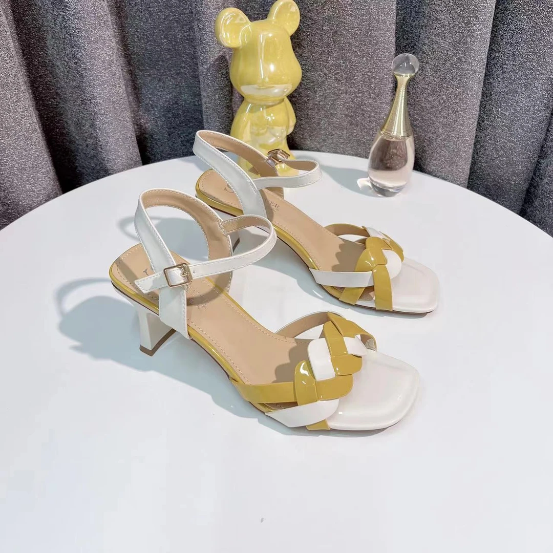 CL8457  米黄  夏季新款一字带粗跟时尚方头女士凉鞋