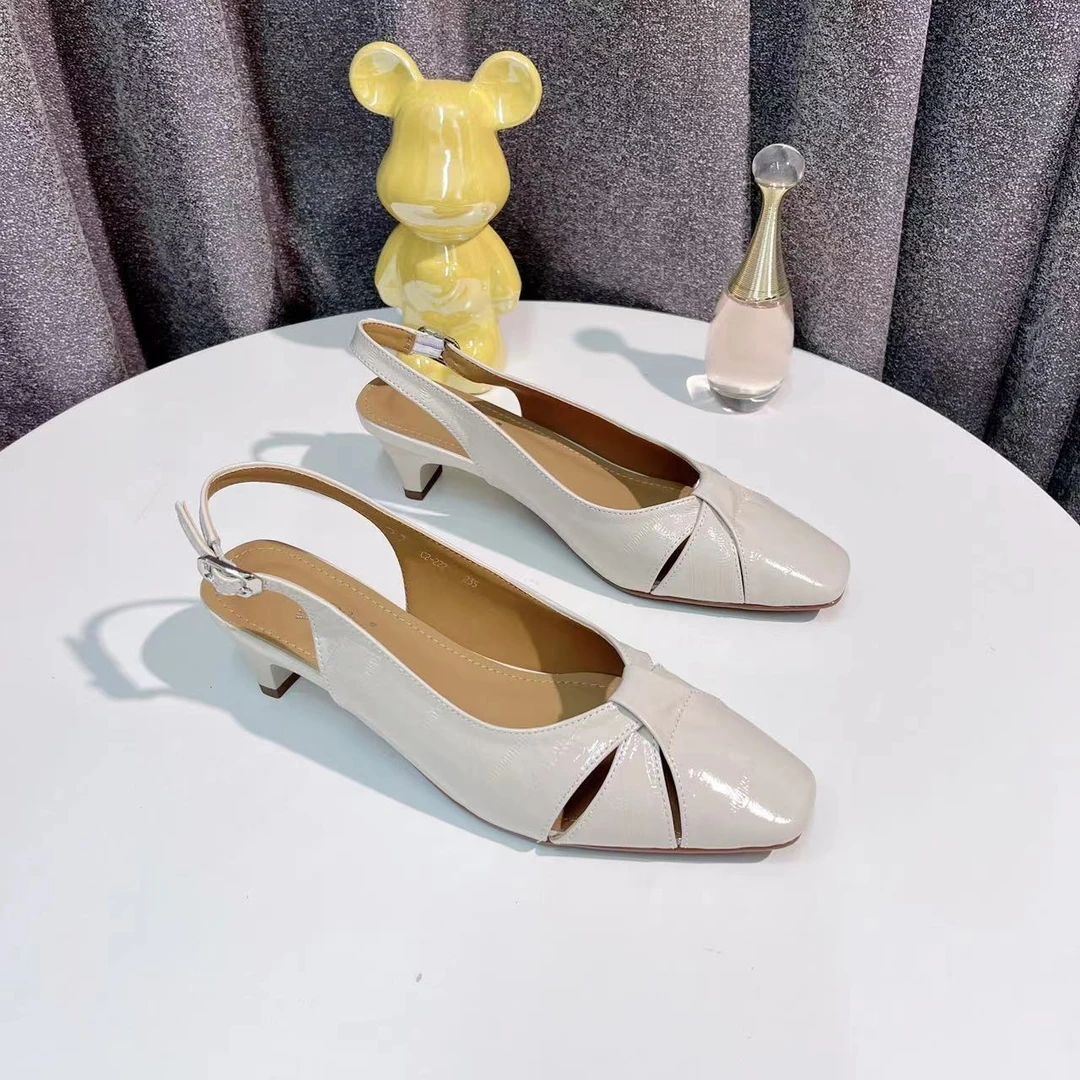 CL8397 米白色  2024夏季新款镂空包头一字带方头中跟四季凉鞋