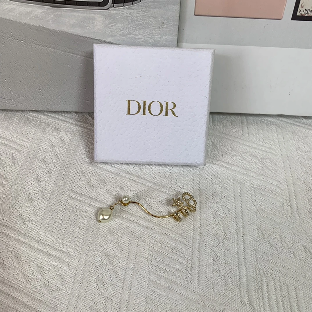 全新未使用 DIOR/迪奥 CD星星珍珠耳环耳骨夹