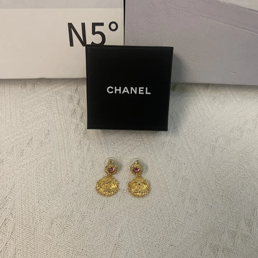 全新未使用 Chanel/香奈儿 金色贝壳耳环