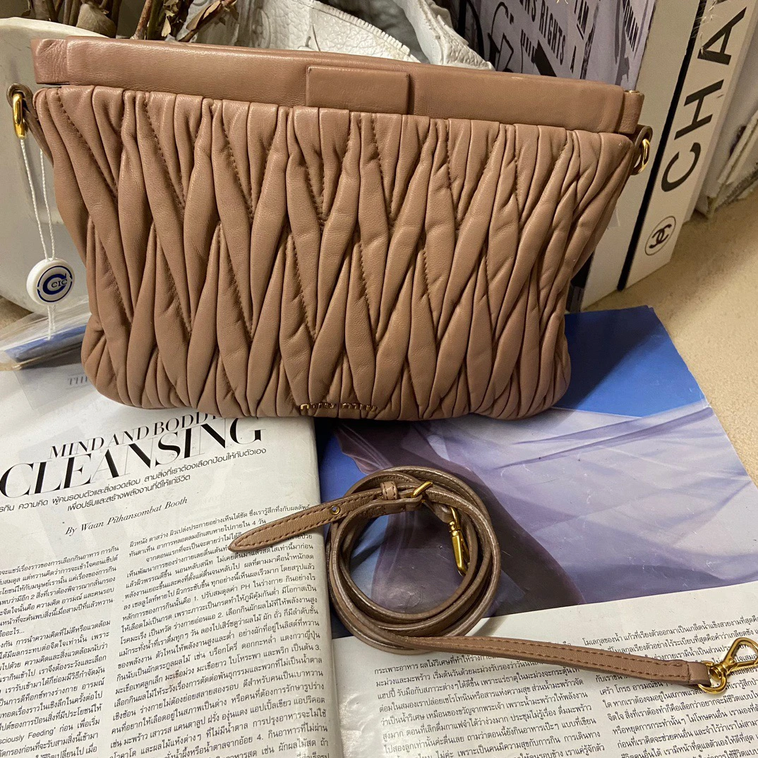 95新 MIU MIU/缪缪 粉色褶皱woc