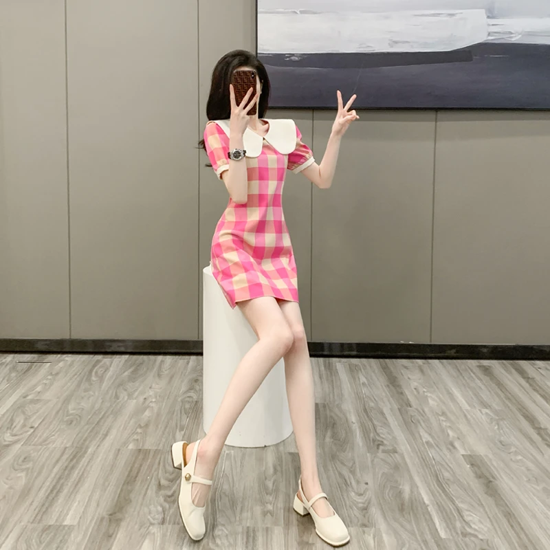 2025夏季新款时尚设计感休闲百搭甜美方格娃娃领短袖短款连衣裙女