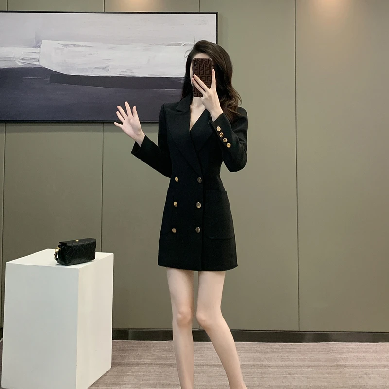 早秋2024新款女装高级感赫本风小黑裙时尚小个子职业西装连衣裙子