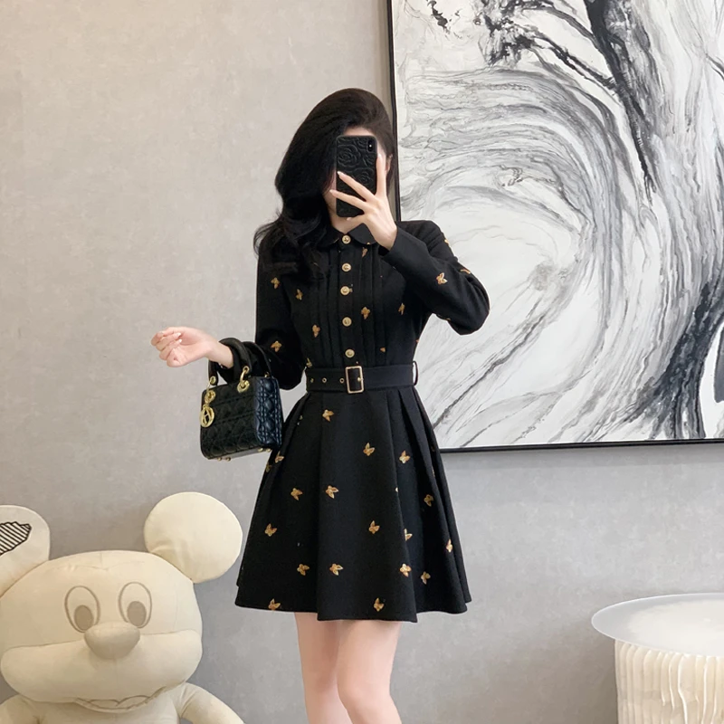 2024新款秋季法式刺绣小香风优雅气质时尚收腰显瘦翻领女士连衣裙